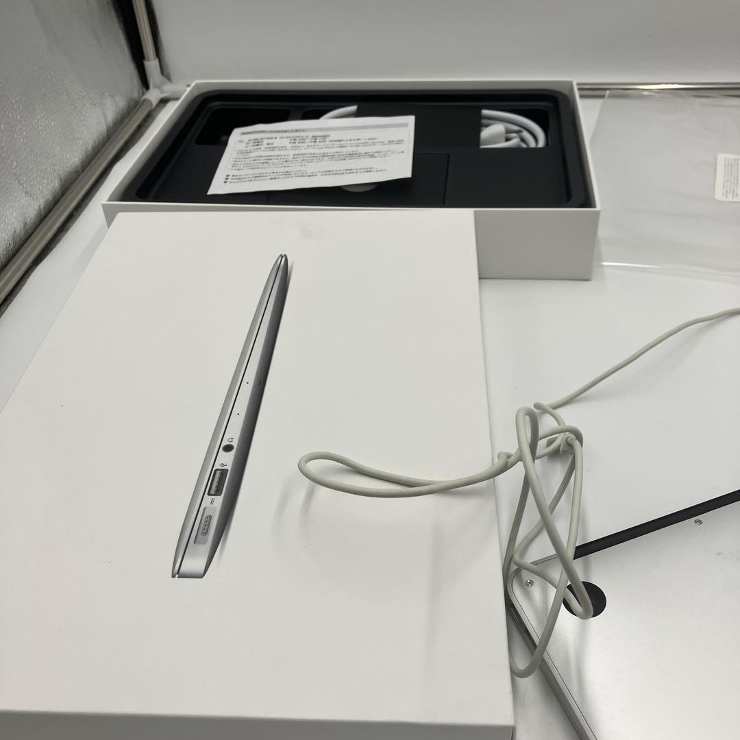 MacBook Air 11インチ A1465 ジャンク品 起動不可