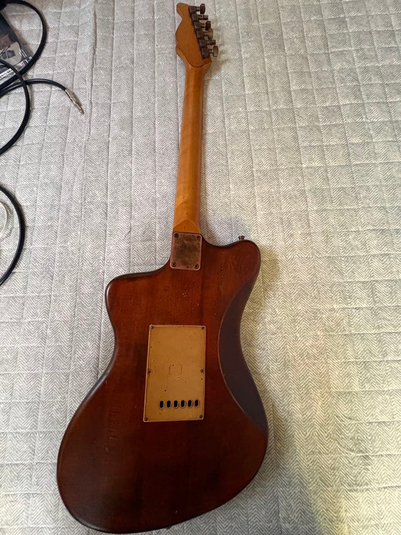 AXLGuitars AZ-820 ビザールギター