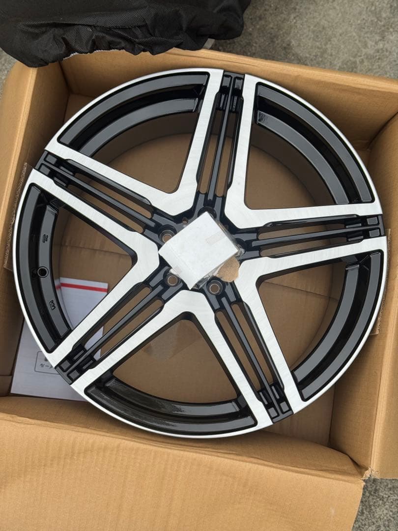 Advanti RACING 20×8.5J +35 5穴 114.3 4本