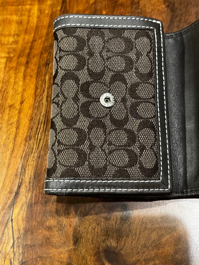 【正規品】コーチ　シグネチャーキャンバス×レザー ベルトモチーフ三つ折り財布