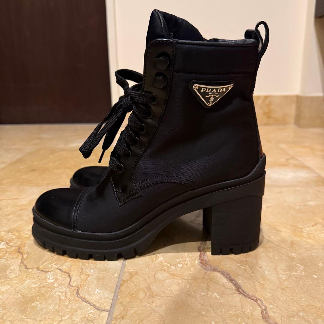 限定値下げ！【PRADA】ロゴ入レザー&ナイロンミドルブーツ 8.5cmヒール