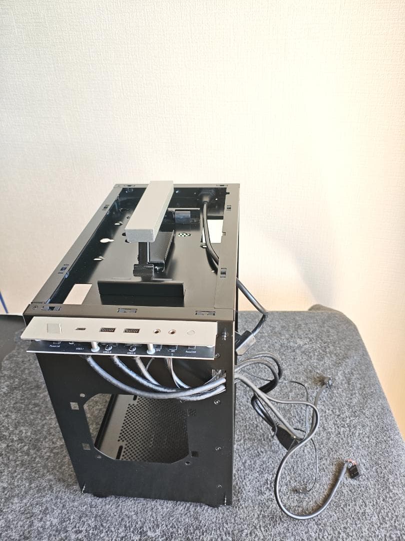 Mini ITX PCケース Lian Li TU150