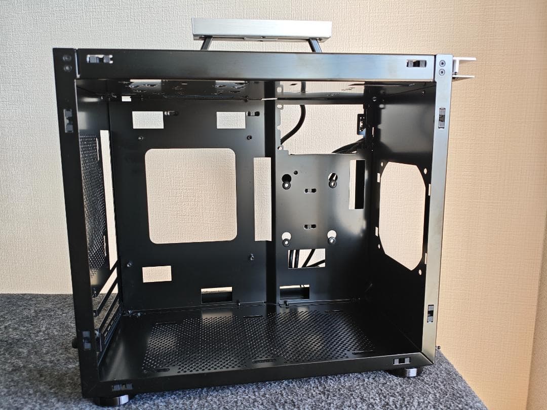 Mini ITX PCケース Lian Li TU150