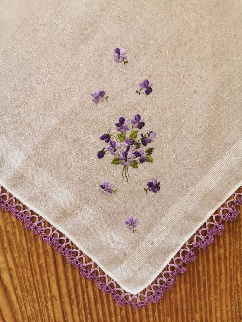 アンティーク タティングレース 菫刺繍のローンハンカチ ラベンダーヴァイオレット