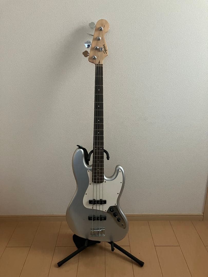 ベース Squier Affinity JAZZ BASS