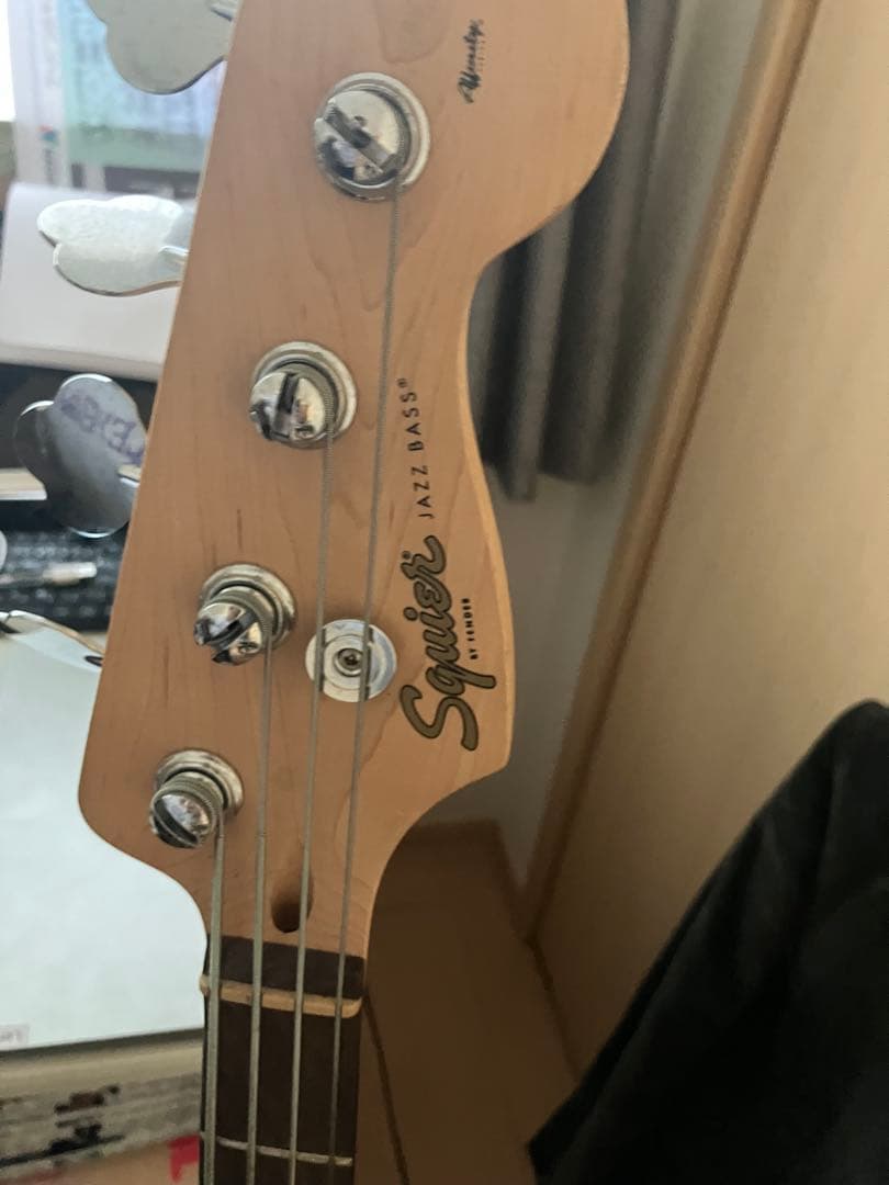 ベース Squier Affinity JAZZ BASS