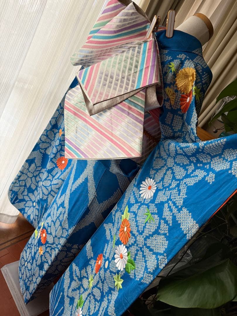 みのっち 振袖4点セット ブルー系総絞り 金駒刺繍