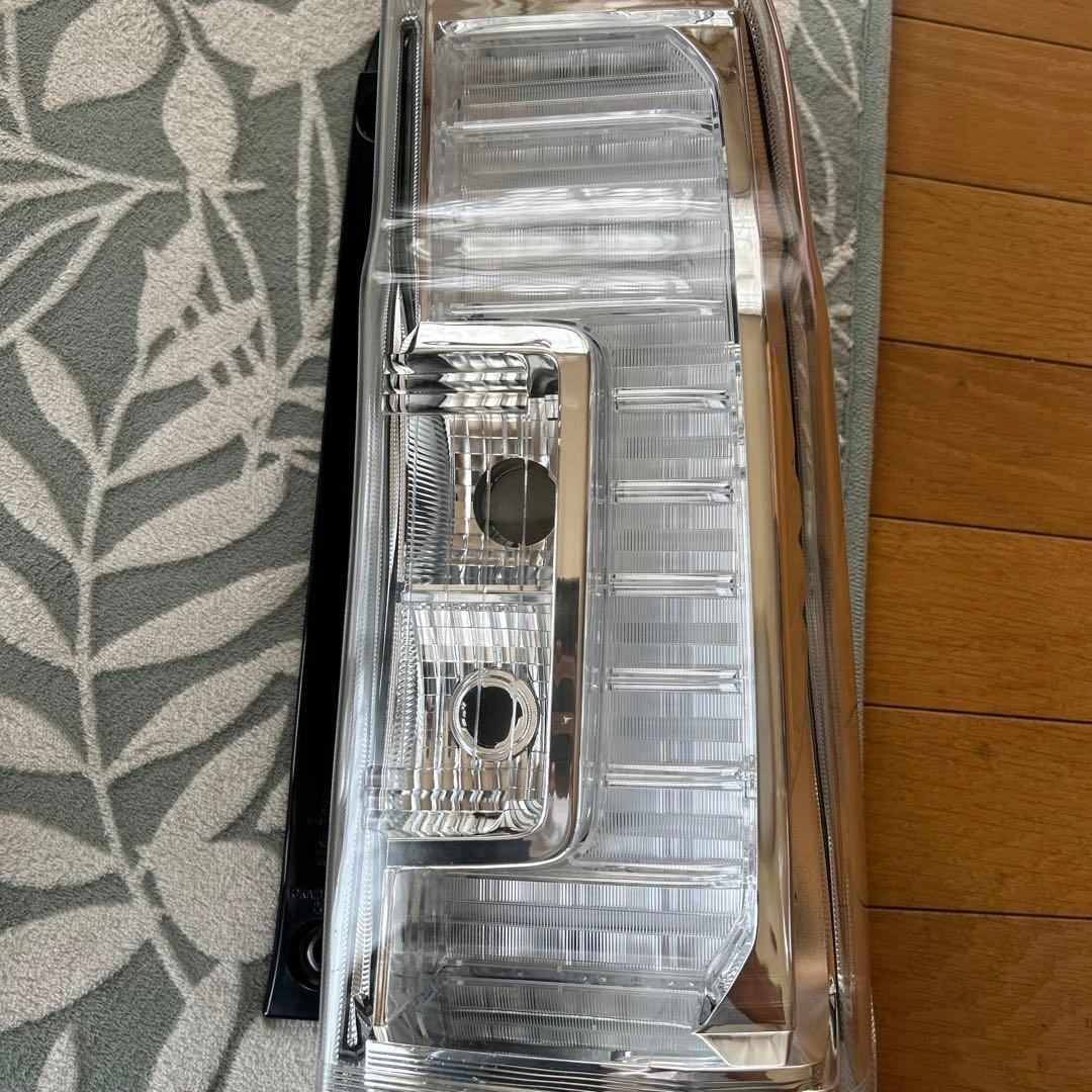 LA600S 右　テールランプ