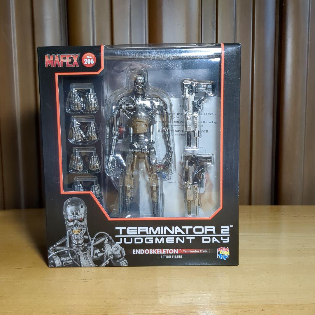 MAFEX No.206　ターミネーター2　T800(エンドスケルトン)