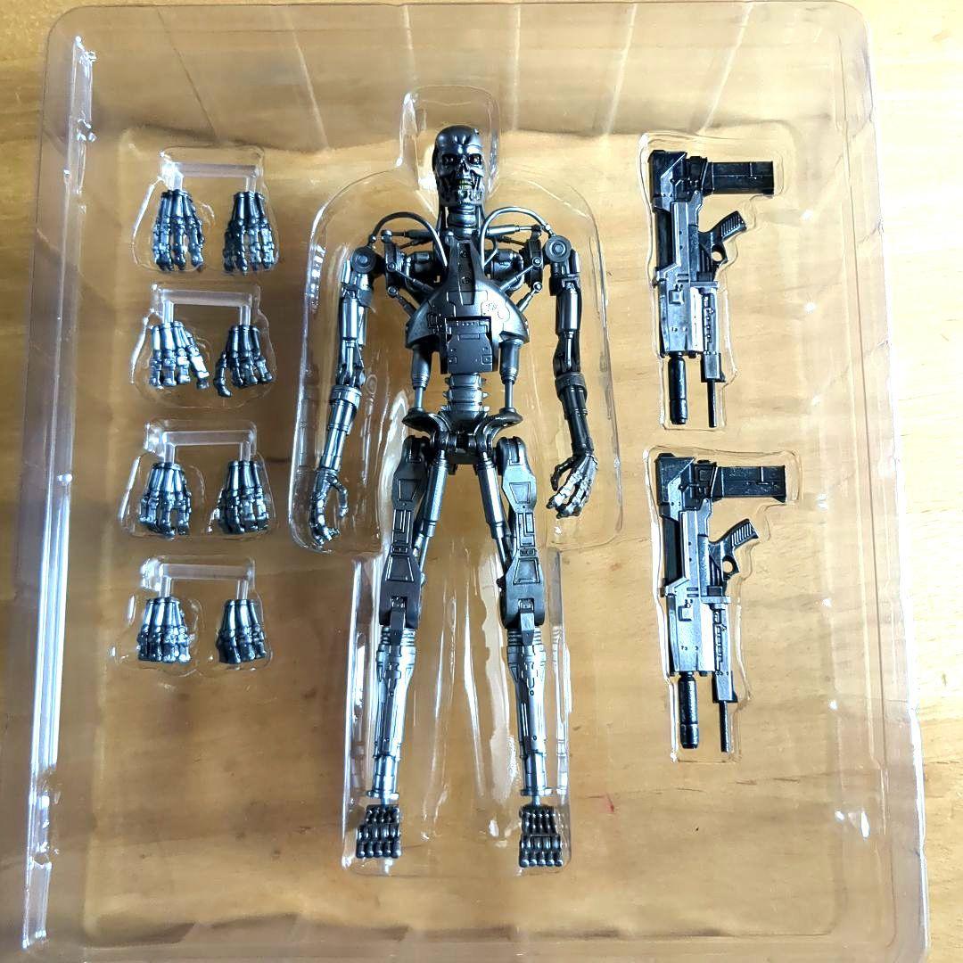 MAFEX No.206　ターミネーター2　T800(エンドスケルトン)