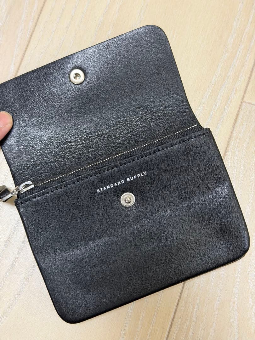 小物 STANDARD SUPPLY FLAP WALLET