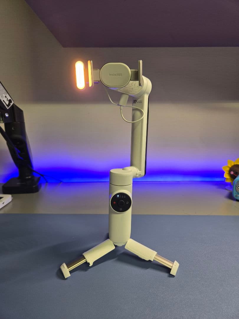 f*様 Insta360 Flow スマートフォンスタビライザー　ライト付き