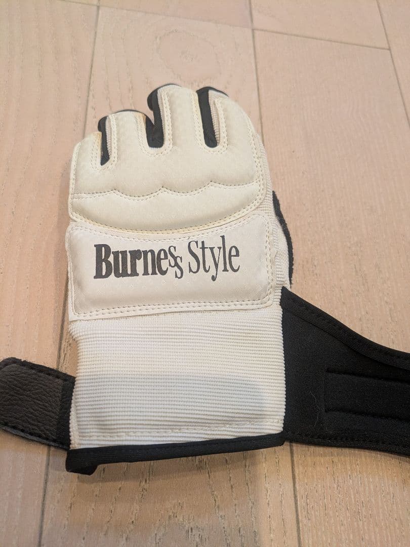 Burnes Style ボクシンググローブ ホワイト/ブラック