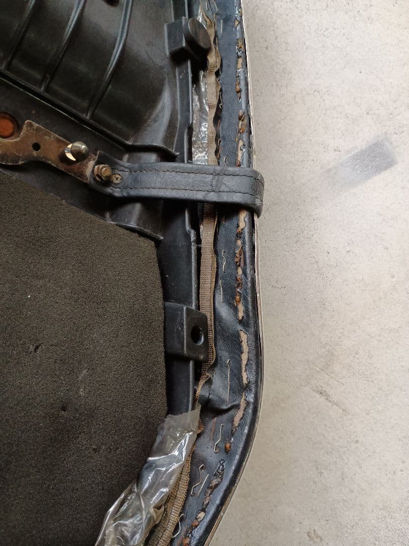 カワサキ　W650 純正シート