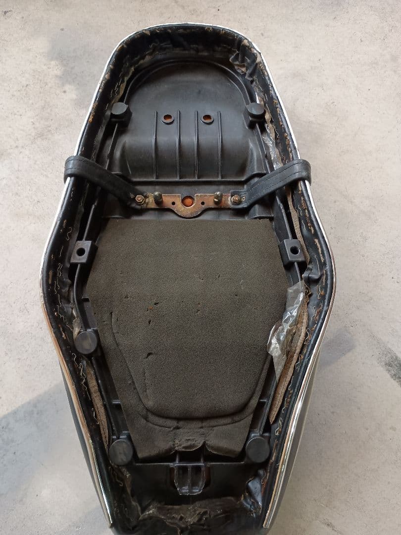カワサキ　W650 純正シート