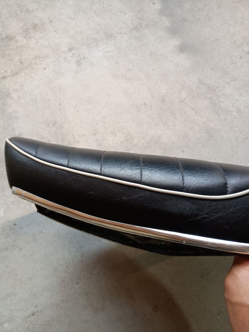 カワサキ　W650 純正シート