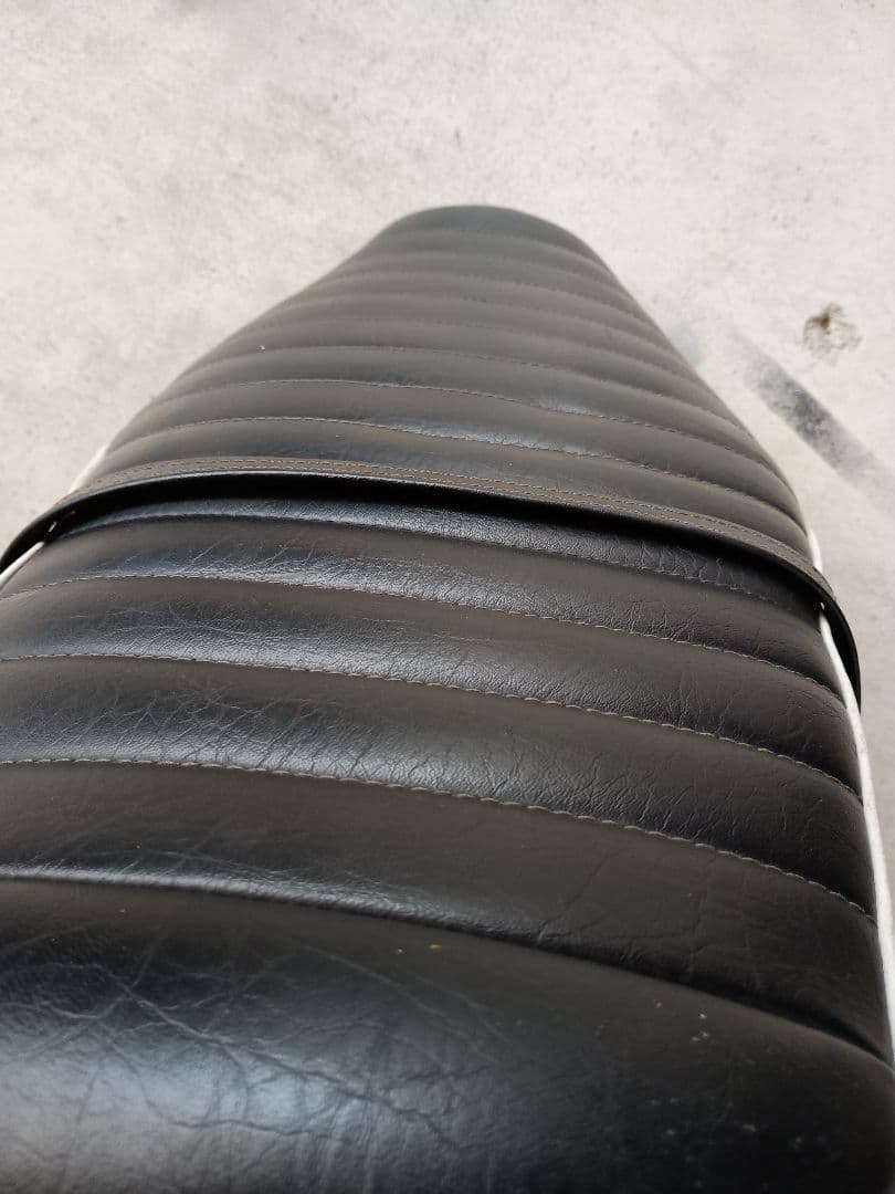 カワサキ　W650 純正シート