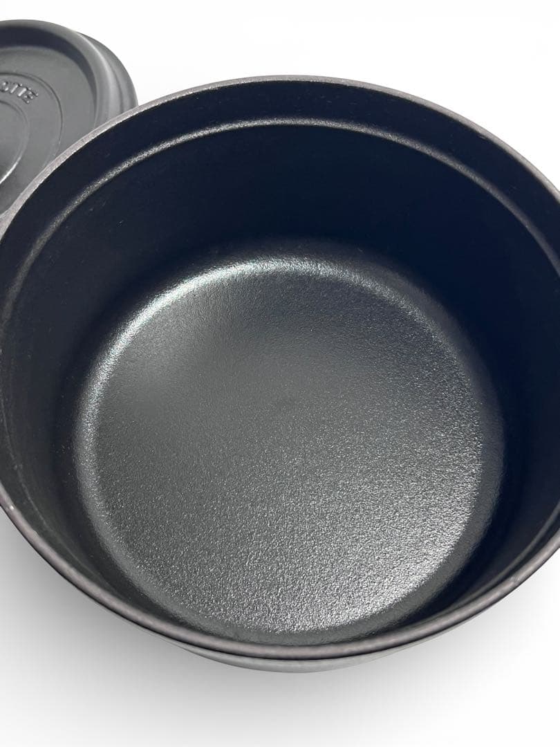 Staub ストウブ　ピコ・ココットラウンド 22cm ブラック 2.5L