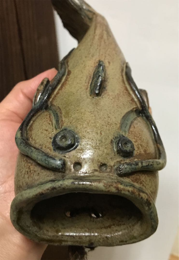 ナマズの掛け花入れ