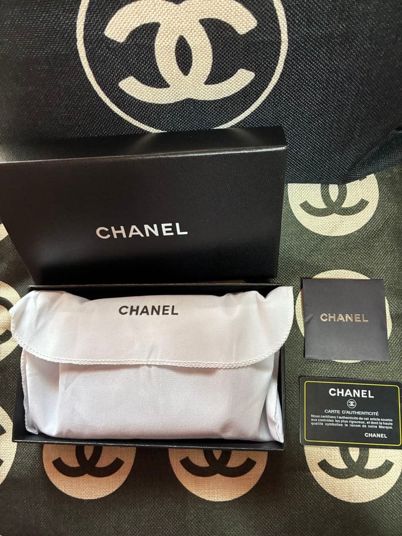 ゆぅ『未使用』CHANELキルティング２つ折り財布