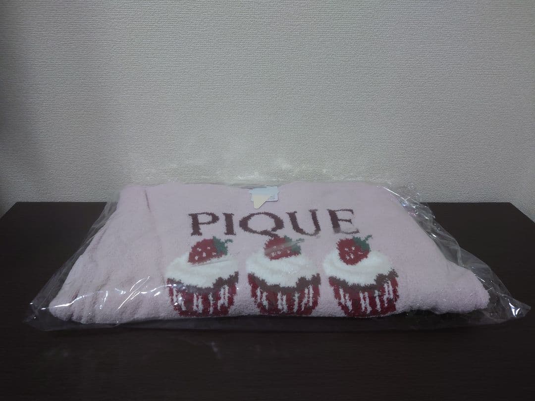PIQUE イチゴのカップケーキ刺繍 フード付きパジャマ