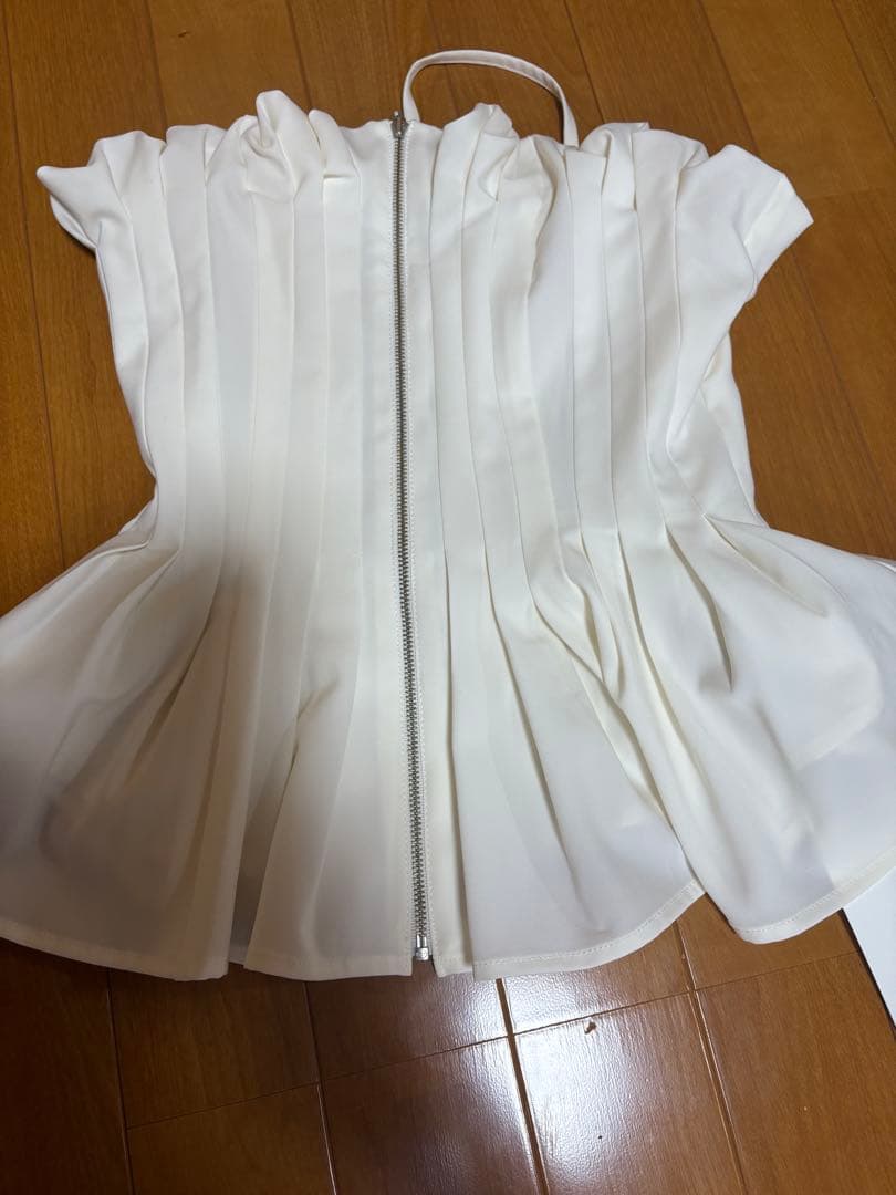 新品未使用タグ付き★SNIDEL タックペプラムベアTOPS ホワイト