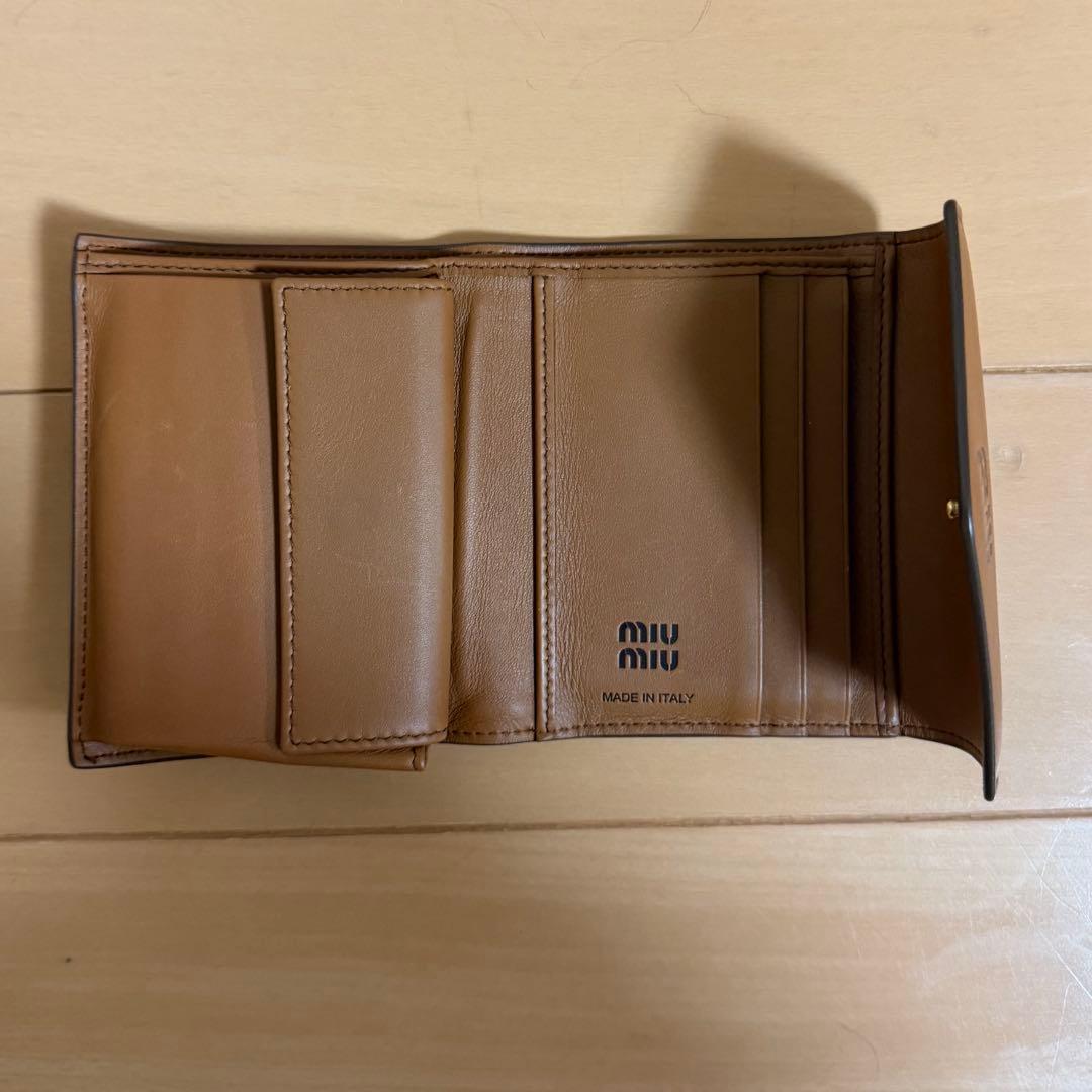 miu miu ブラウン三つ折り財布