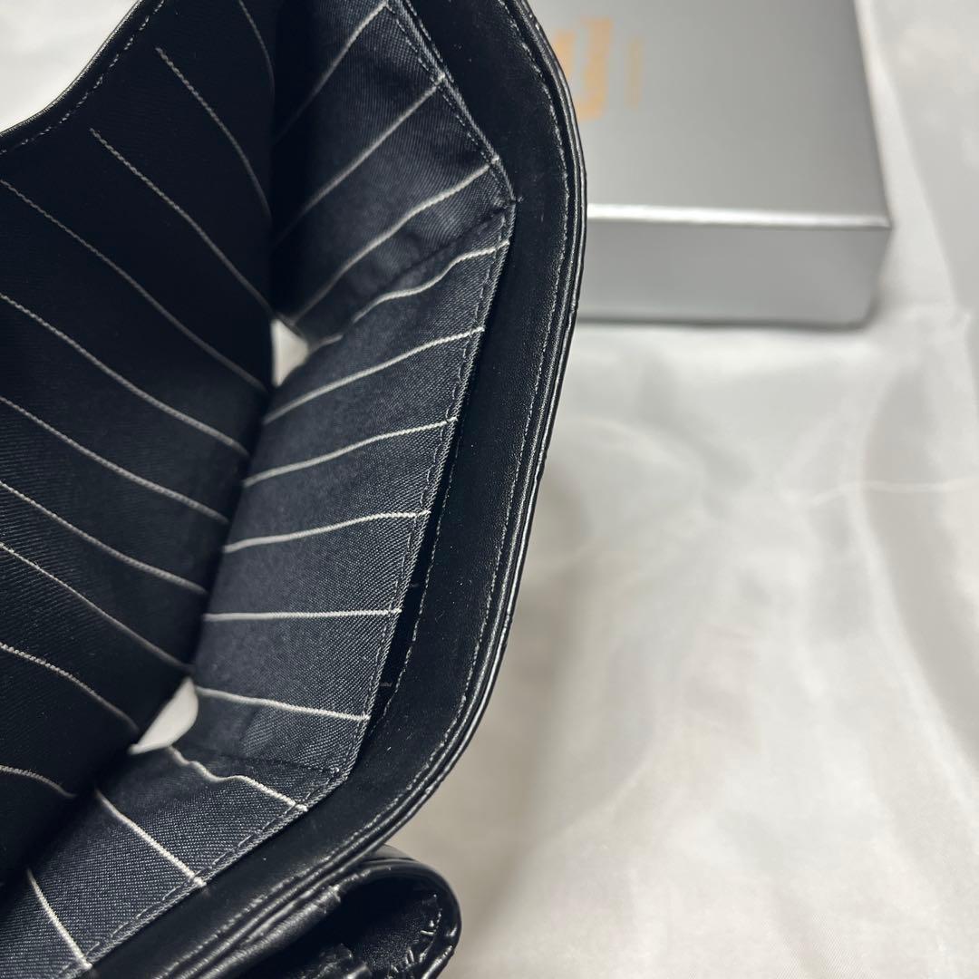 新品Vivienne Westwood黒 三折り財布 クロコダイル柄バレンタイン