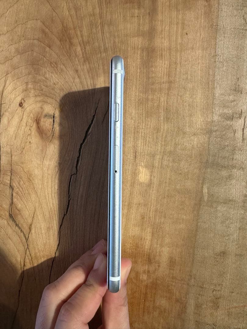 【プルメリ】iPhone SE 64GB ホワイト