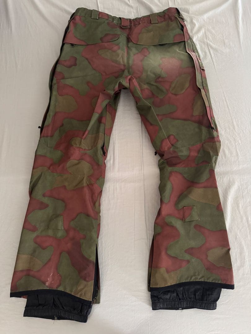 Burton [ak] スノーボードパンツ カモフラージュ