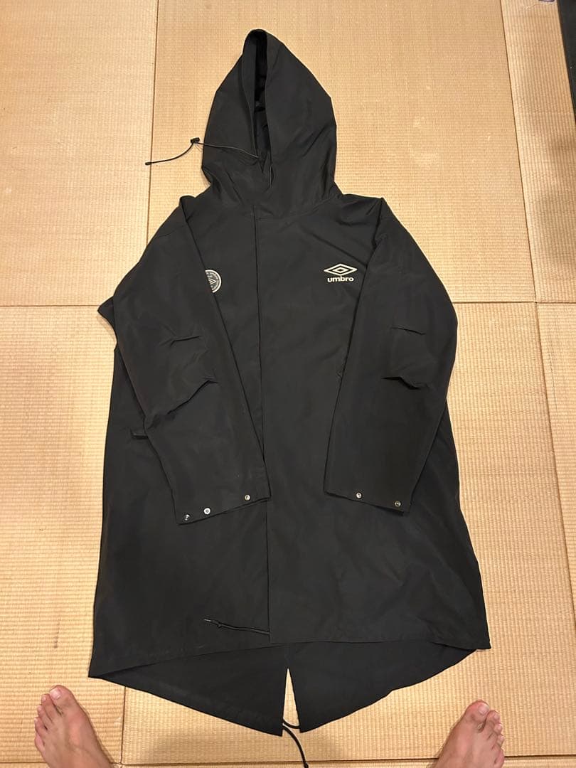 umbro numerals ベンチコート 黒