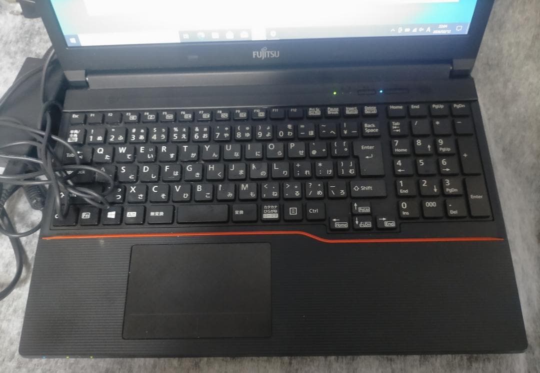 富士通 LIFEBOOK A574/KW Celeron 2950M / 8GB