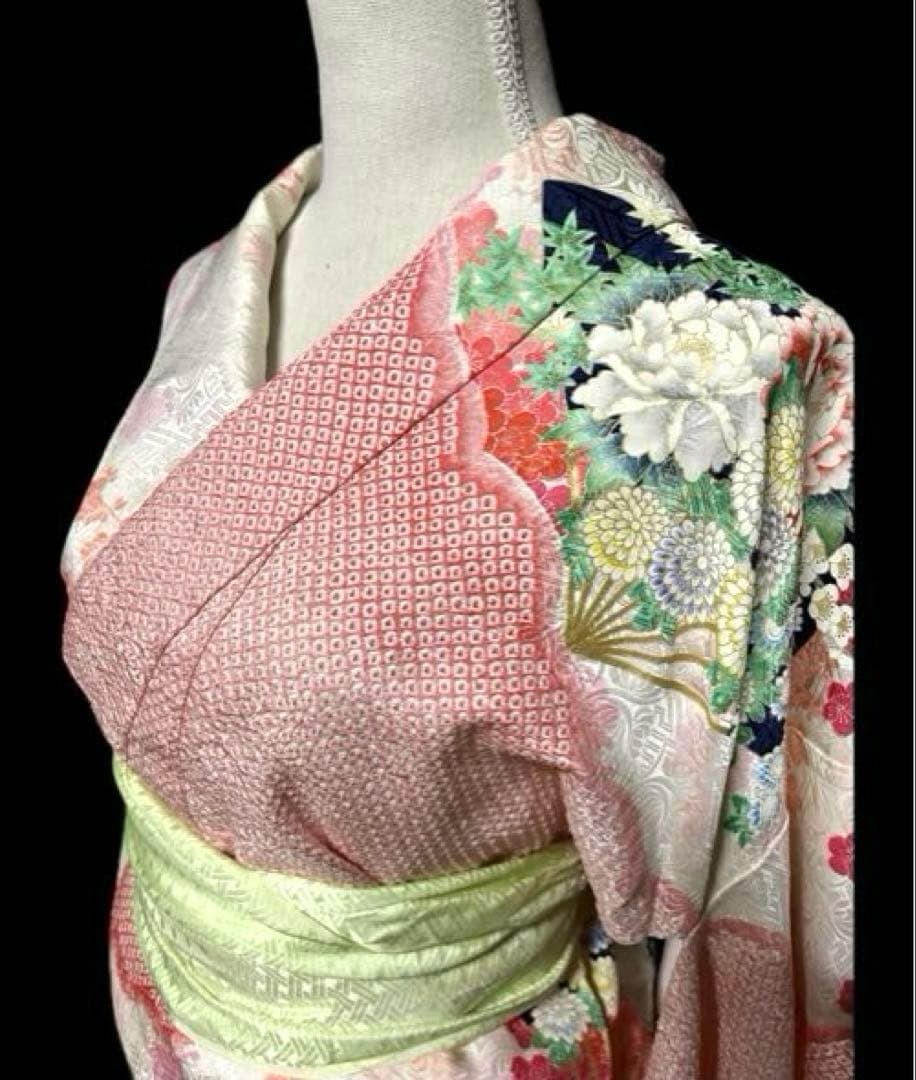 T 　最高級　絞り　花刺繍　花柄振袖 着物 ピンク系