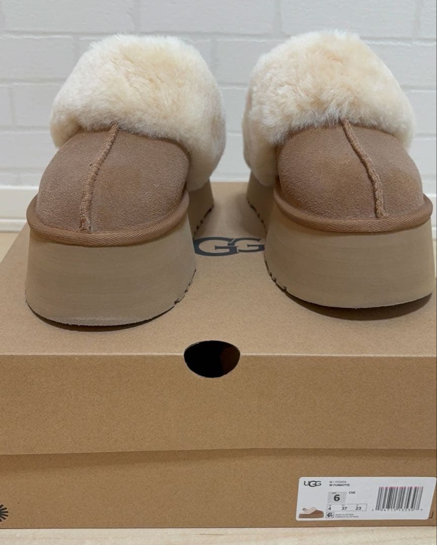 【UGG】FUNKETTE ファンケット　23センチ　ストラップ　厚底