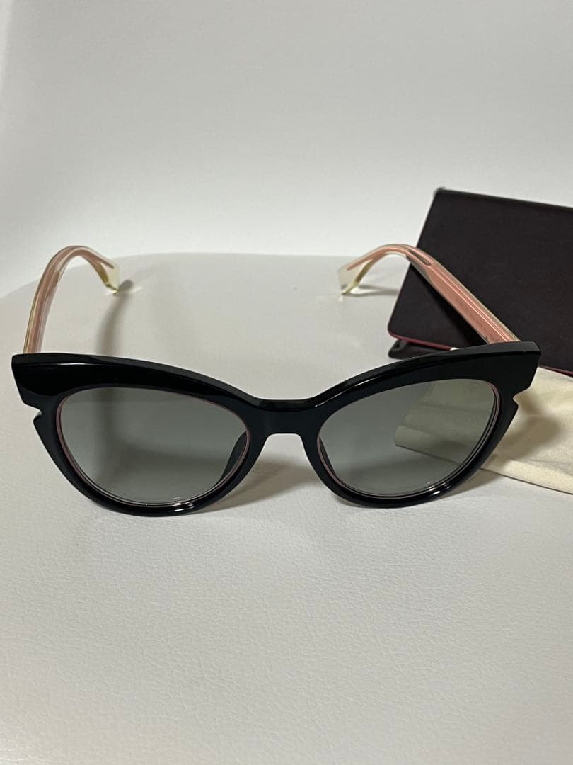 FENDI キャットアイサングラス