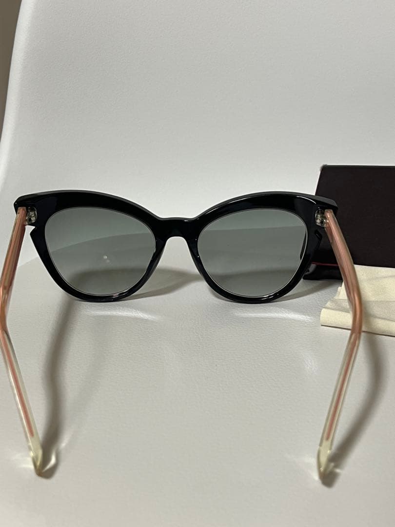 FENDI キャットアイサングラス