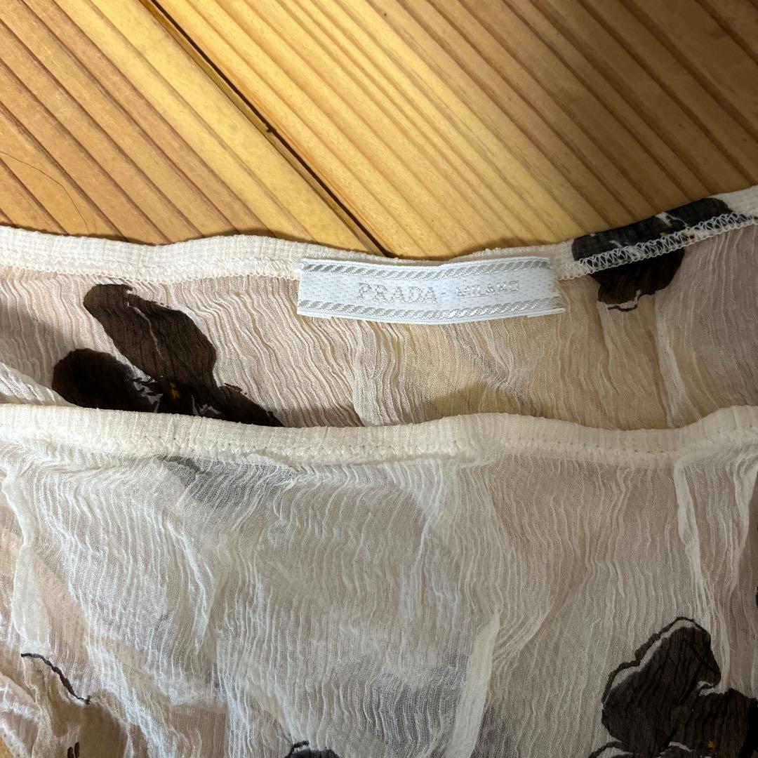 PRADAシースルータンクトップとショーツ