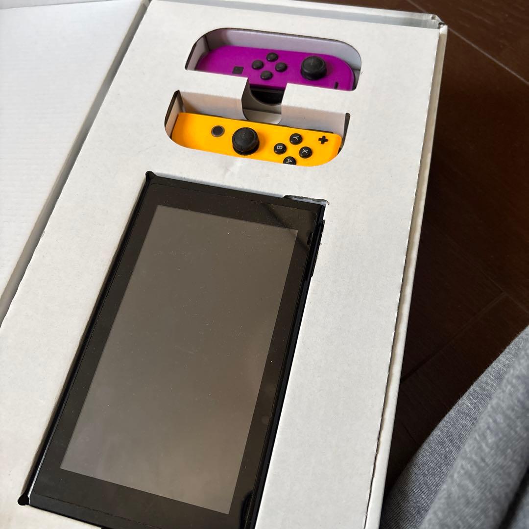 Nintendo Switch 本体　紫/黄色