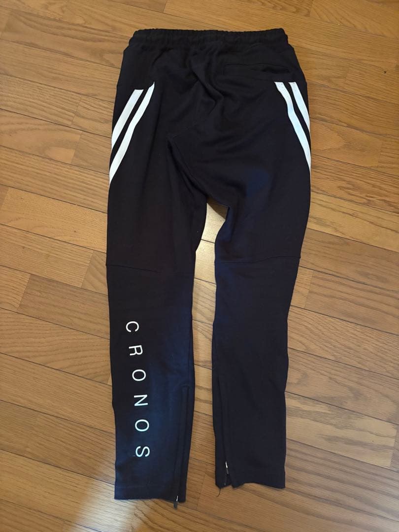 CRONOS 黒パンツ即完売品