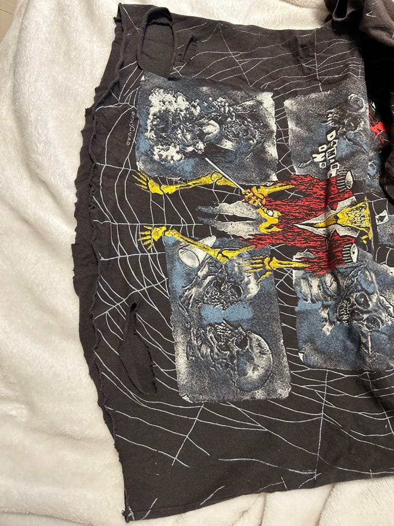 llica Tシャツ　セルフダメージ加工