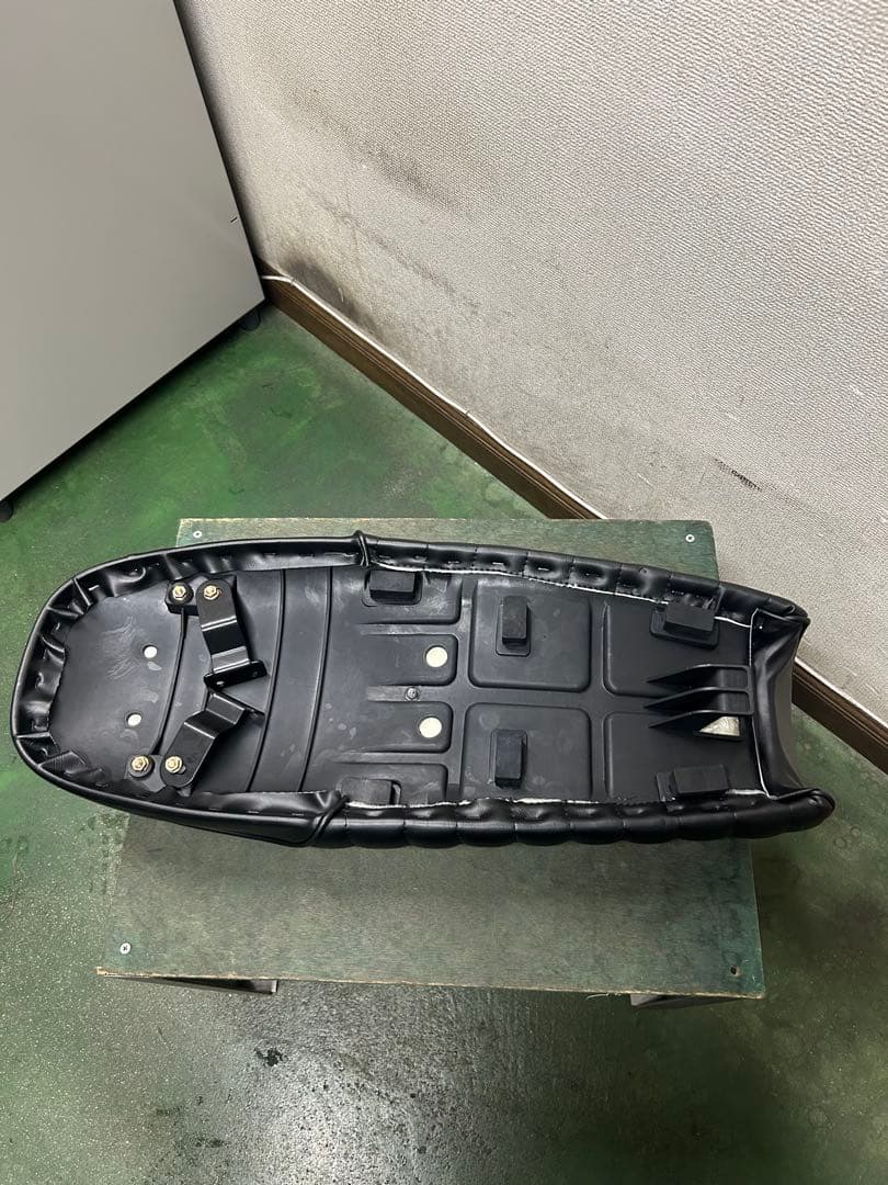 バイク　シート　ブラック ストライプデザイン シート