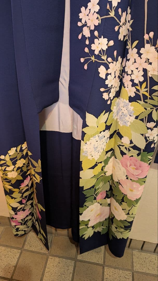 【超高級美品•作家物】華やかな花柄紺色振袖♪