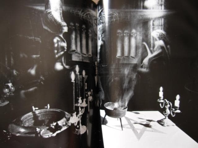 H.R.GIGER’S NECRONOMICON　H.R. ギーガー　難有