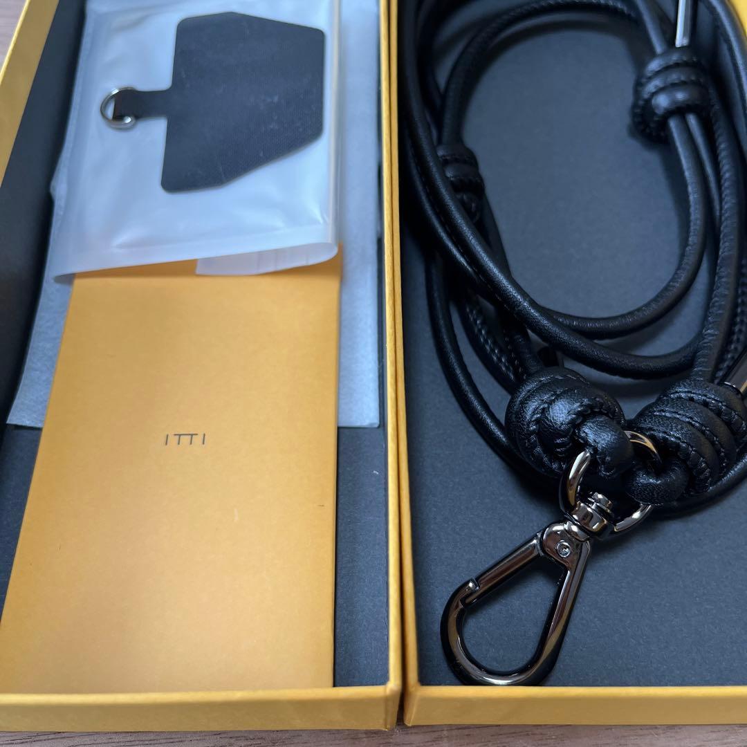 ITTI HERRIE PHONE STRING BK ブラック