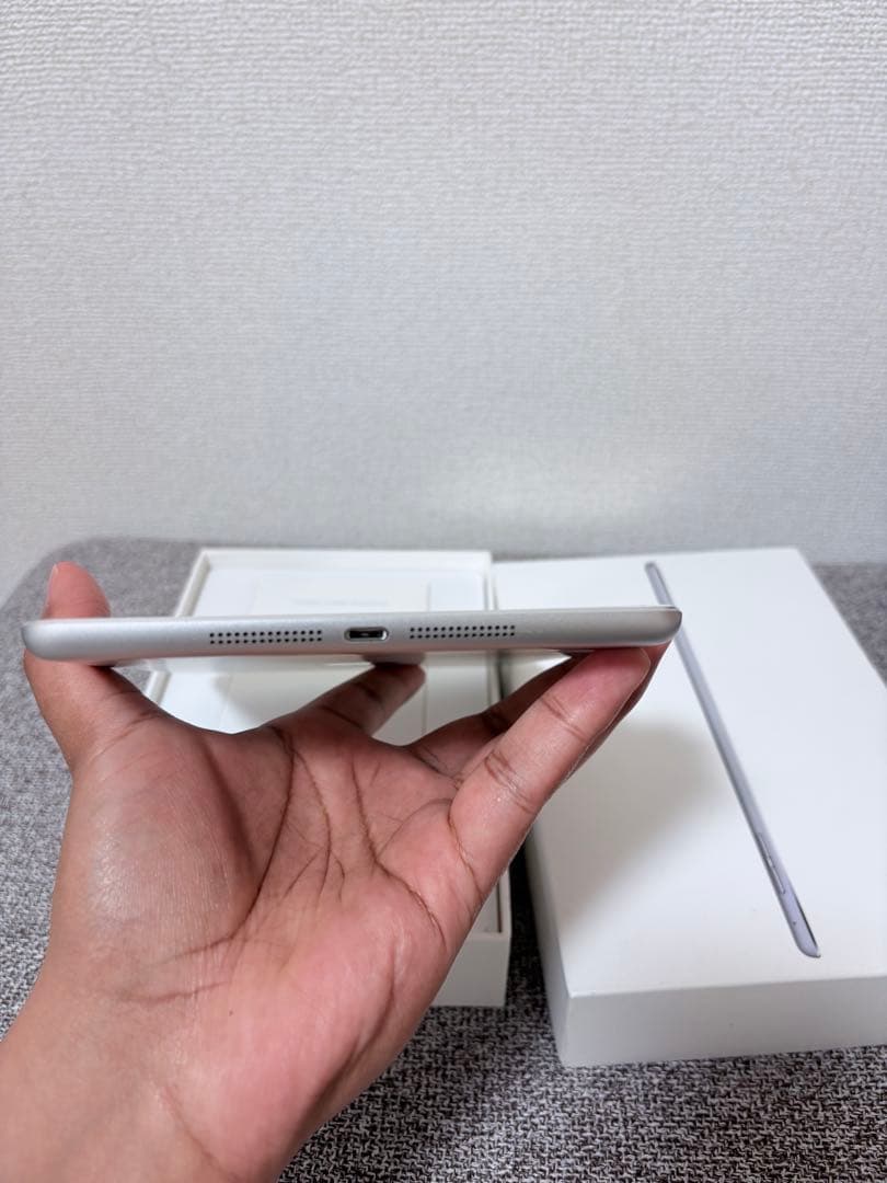 iPad シルバー 本体 充電器付き