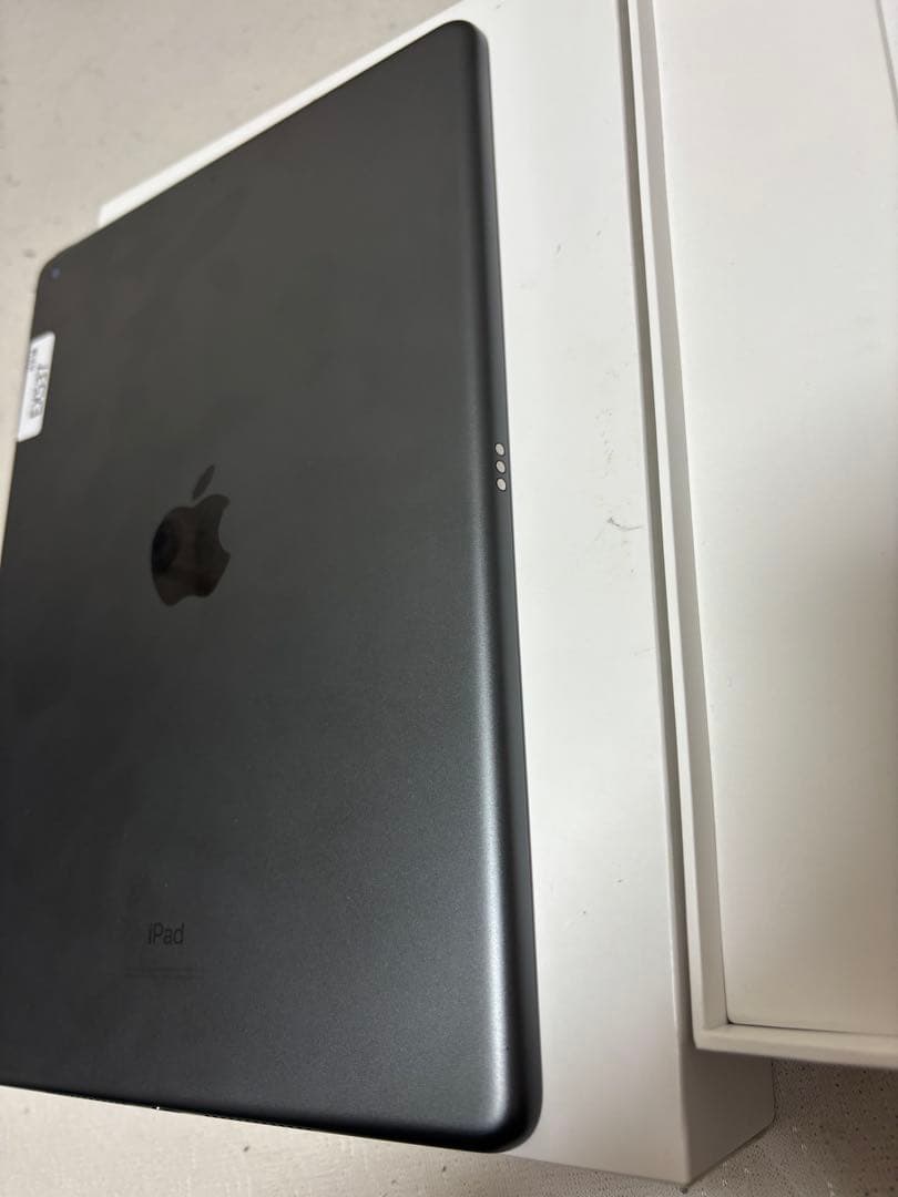 r*n様 Apple iPad (第7世代) 128GB バッテリー97%