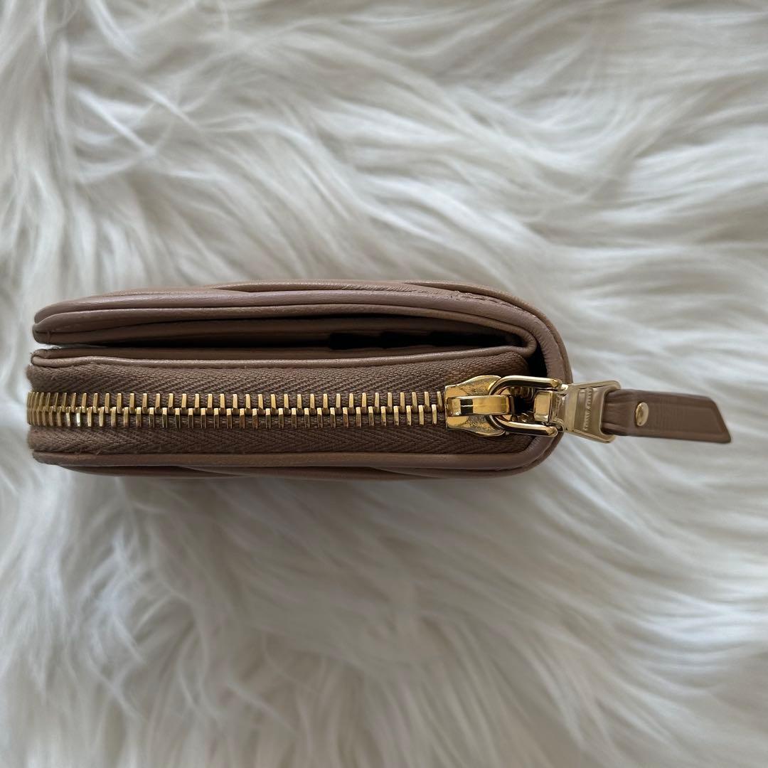 MIU MIU マテラッセ 二つ折り財布 ラウンドファスナー