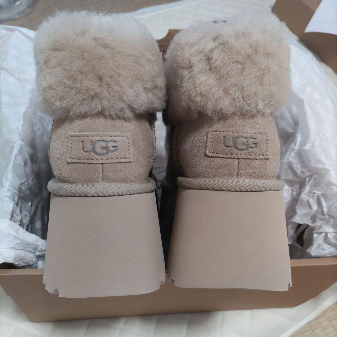 【新品未使用】UGG エスミーレースアップブーツ　25cm