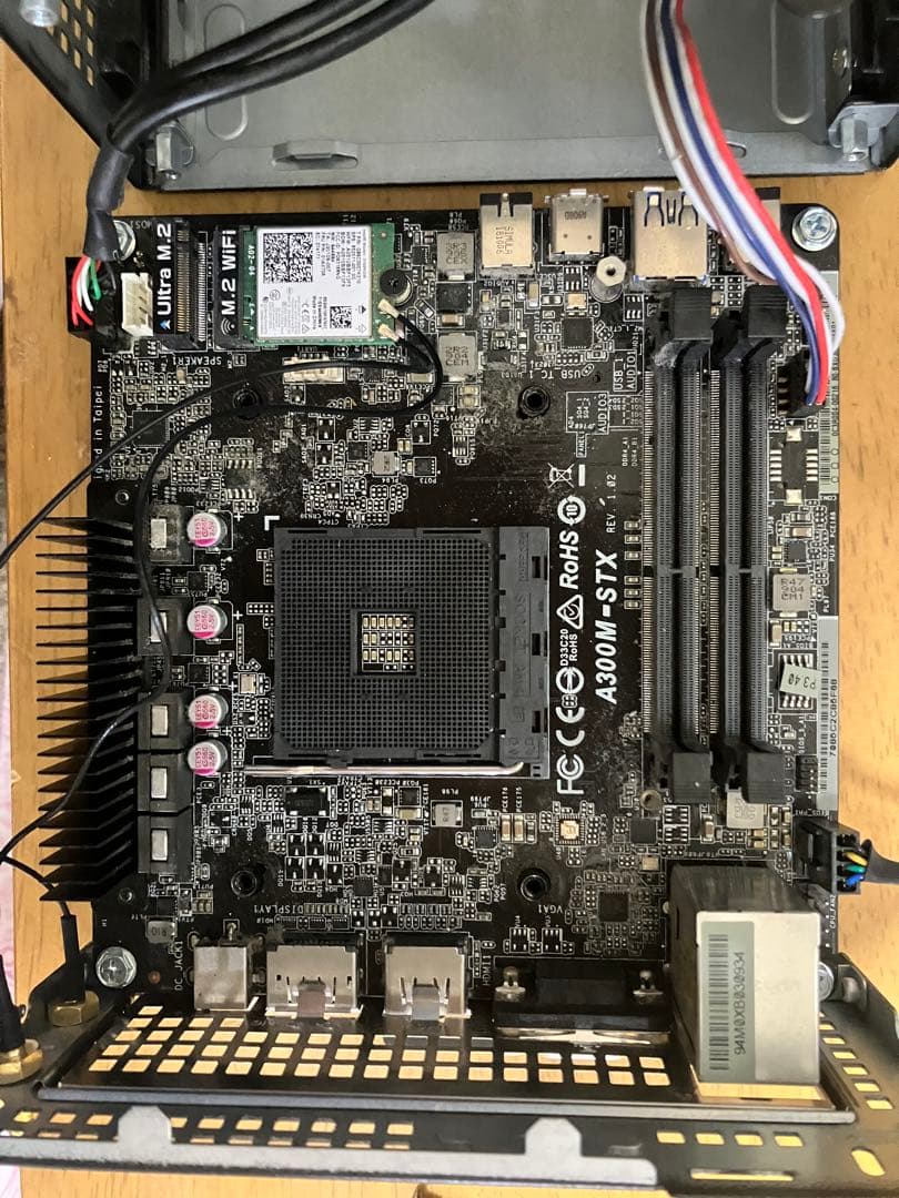 ASRock DeskMini A300 ベアボーンキット