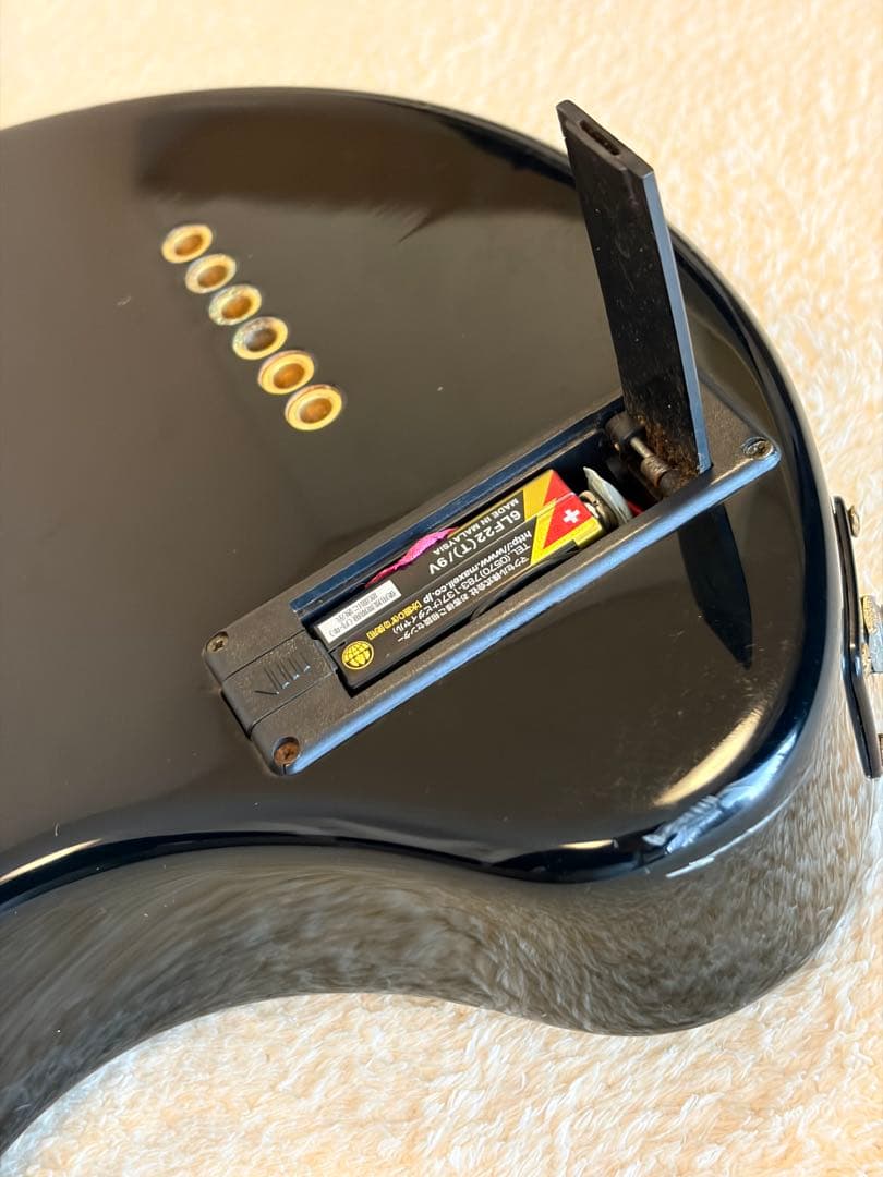 中古FERNANDES ZO-3 ゾーさん エレキギター　アンプから音出ます。
